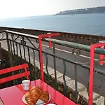 Vue mer et balcon - Studio au cœur du Vieil Antibes